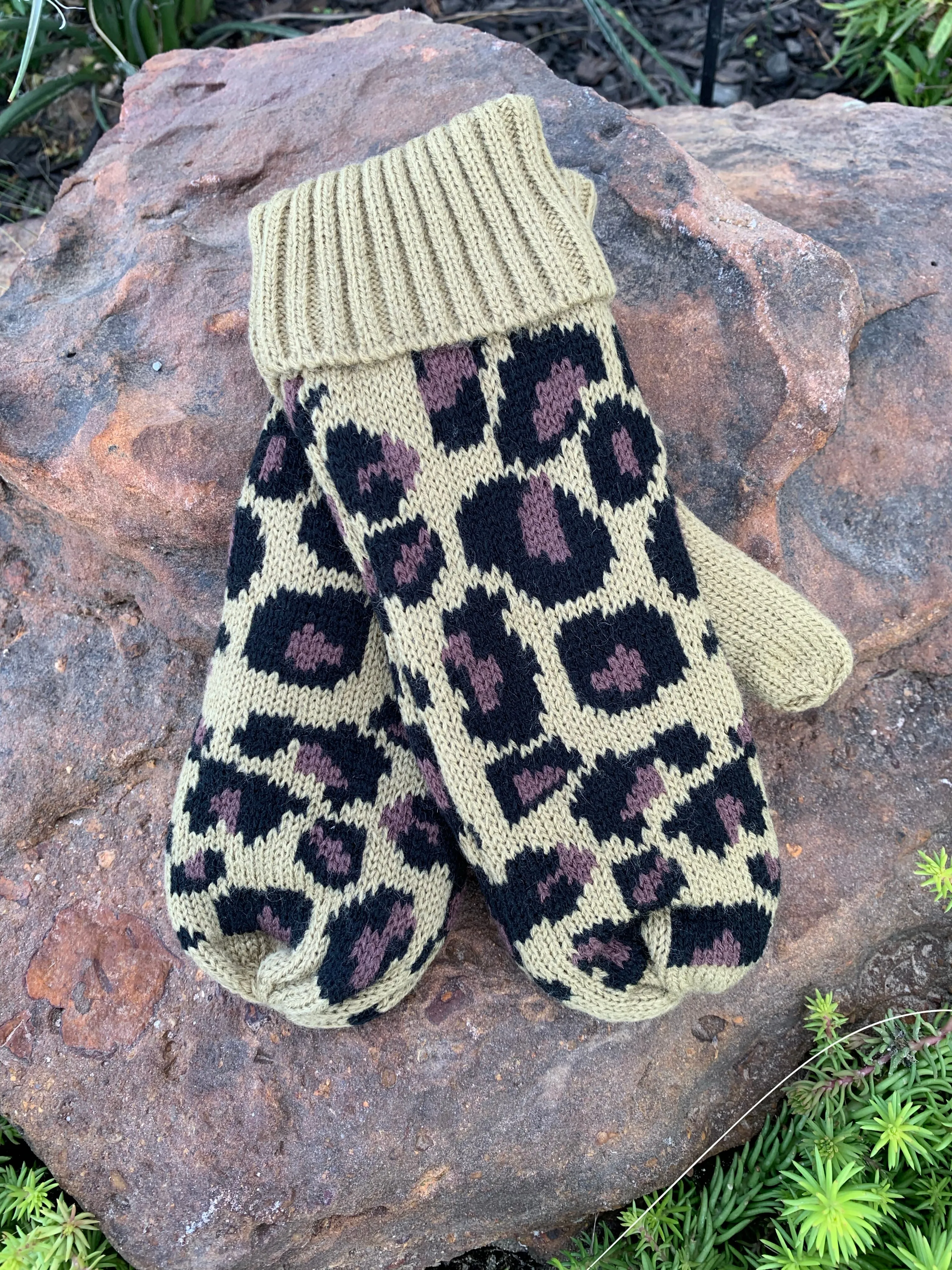 Leopard Mittens